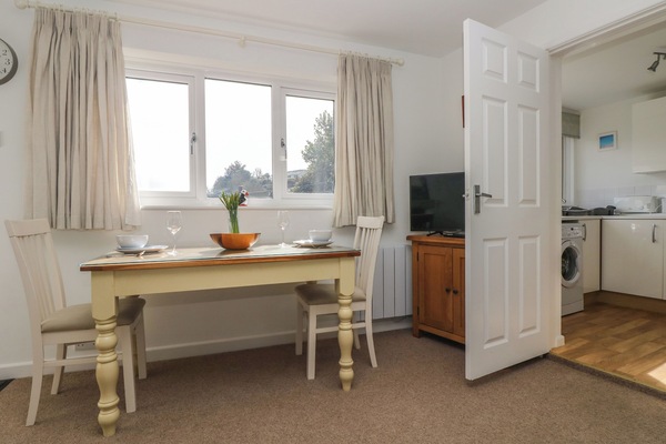 Cottage | Dining
