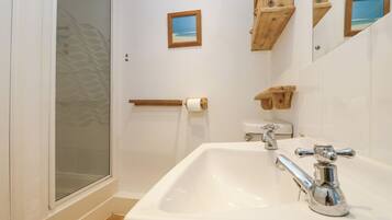 Cottage | Bathroom | Shower