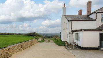 Cottage | Outdoor dining