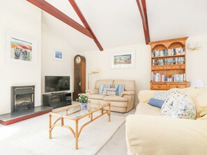 Cottage | Living area | TV - Lookout (Falmouth)