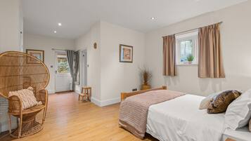 1 bedroom, individually decorated, individually furnished, free WiFi