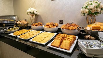 Colazione continentale, servita tutte le mattine (5 EUR a persona)