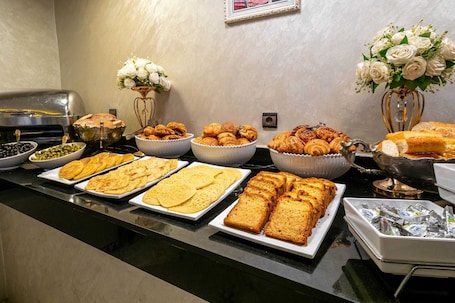 Desayuno continental diario (EUR 5 por persona)