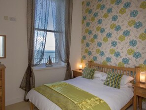 2 bedrooms, individually decorated, individually furnished, free WiFi