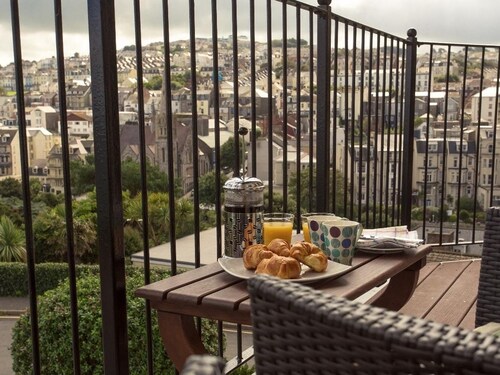 Apartment 4 Granville Point