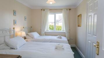 Cottage | 3 bedrooms, individually decorated, individually furnished, free WiFi