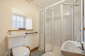 Cottage | Bathroom | Shower