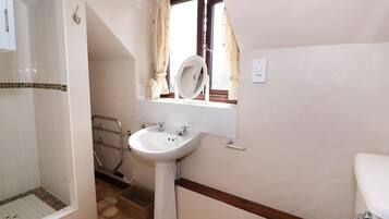 Cottage | Kamar mandi | Shower dan pengering rambut