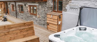 Rhianwen, Plas Moelfre Hall Barns