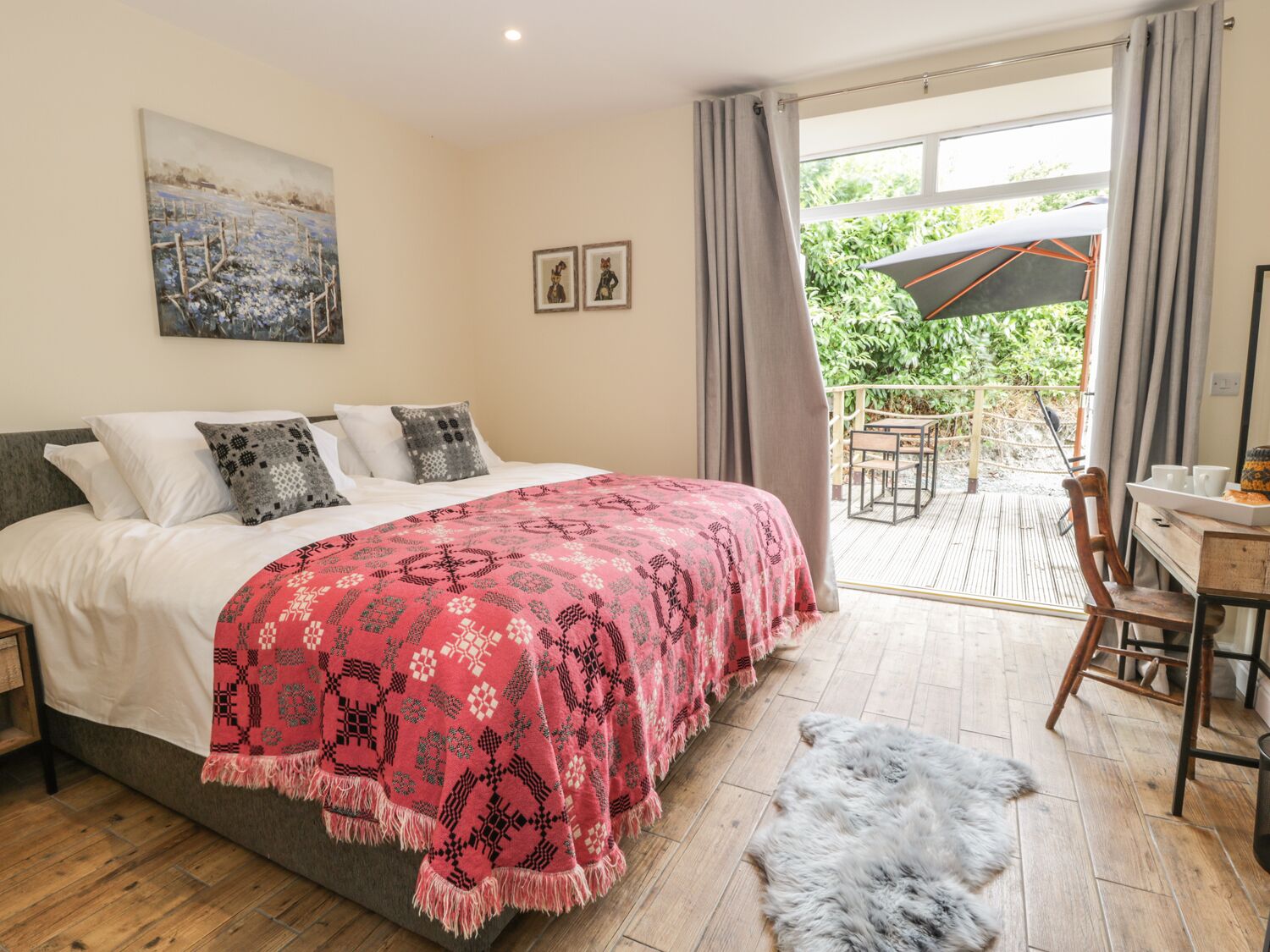 3 habitaciones, decoración personalizada y muebles diferentes 