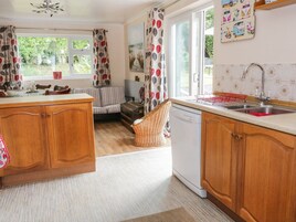 Casa de campo | Cocina privada | Lavavajillas, trona infantil y utensilios de cocina