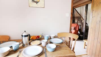 Refrigerador, microondas, placa de cocina, tetera/pava eléctrica