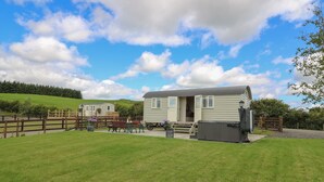 A mobile home with a porch and a fenced yard. - Hillside View (Rhayader)