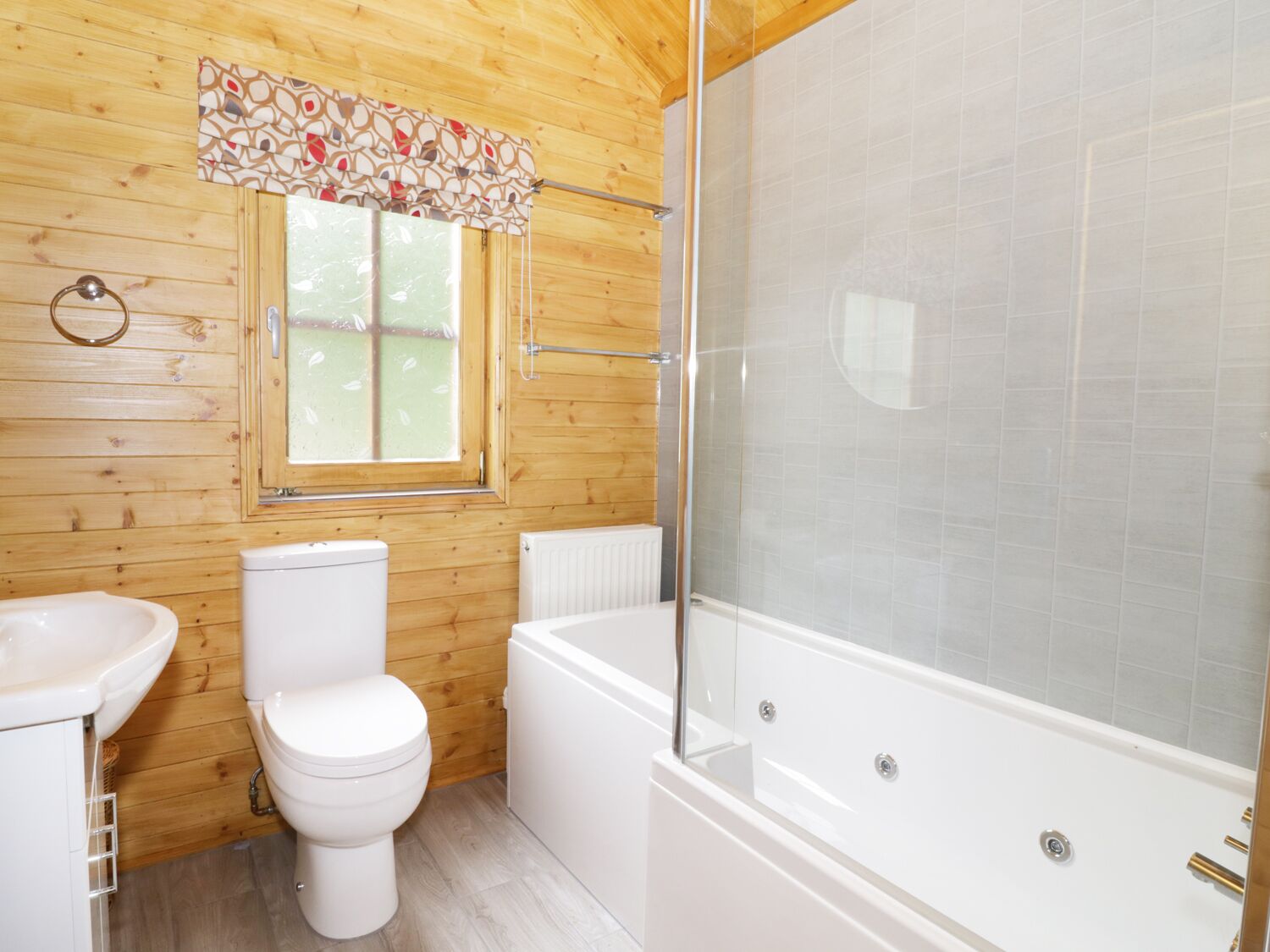 Cottage | Bathroom | Shower