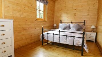 Cottage | 2 bedrooms, individually decorated, individually furnished, free WiFi