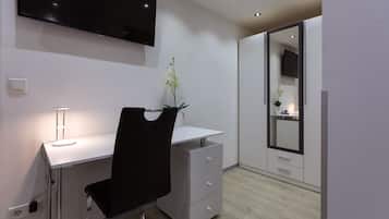 Family Room | Room amenity