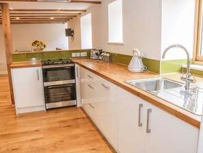 Cottage | Interior - The Cow Byre, Heath Farm (Craven Arms)