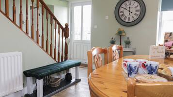 Cottage | Private kitchen | Fridge, stovetop, dishwasher, high chair