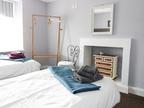 Cottage | 3 bedrooms, individually decorated, individually furnished, free WiFi - Todlaw Farm House (Jedburgh)