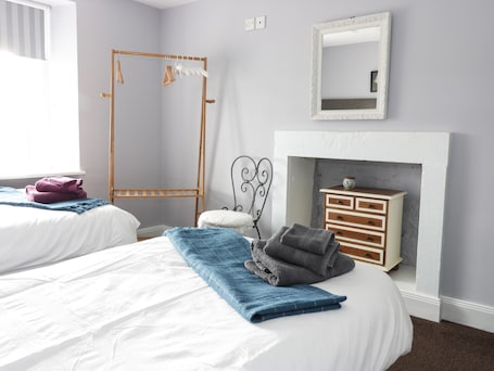 3 habitaciones, decoración personalizada y muebles diferentes