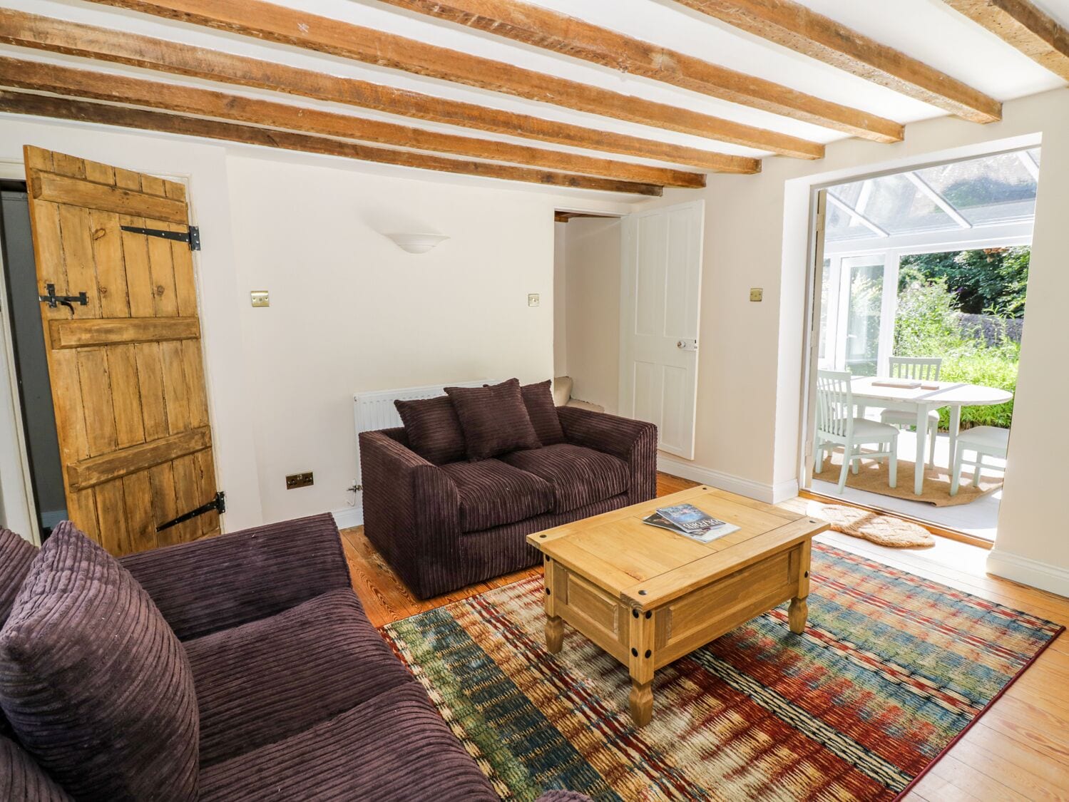 코티지 | 거실 | TV