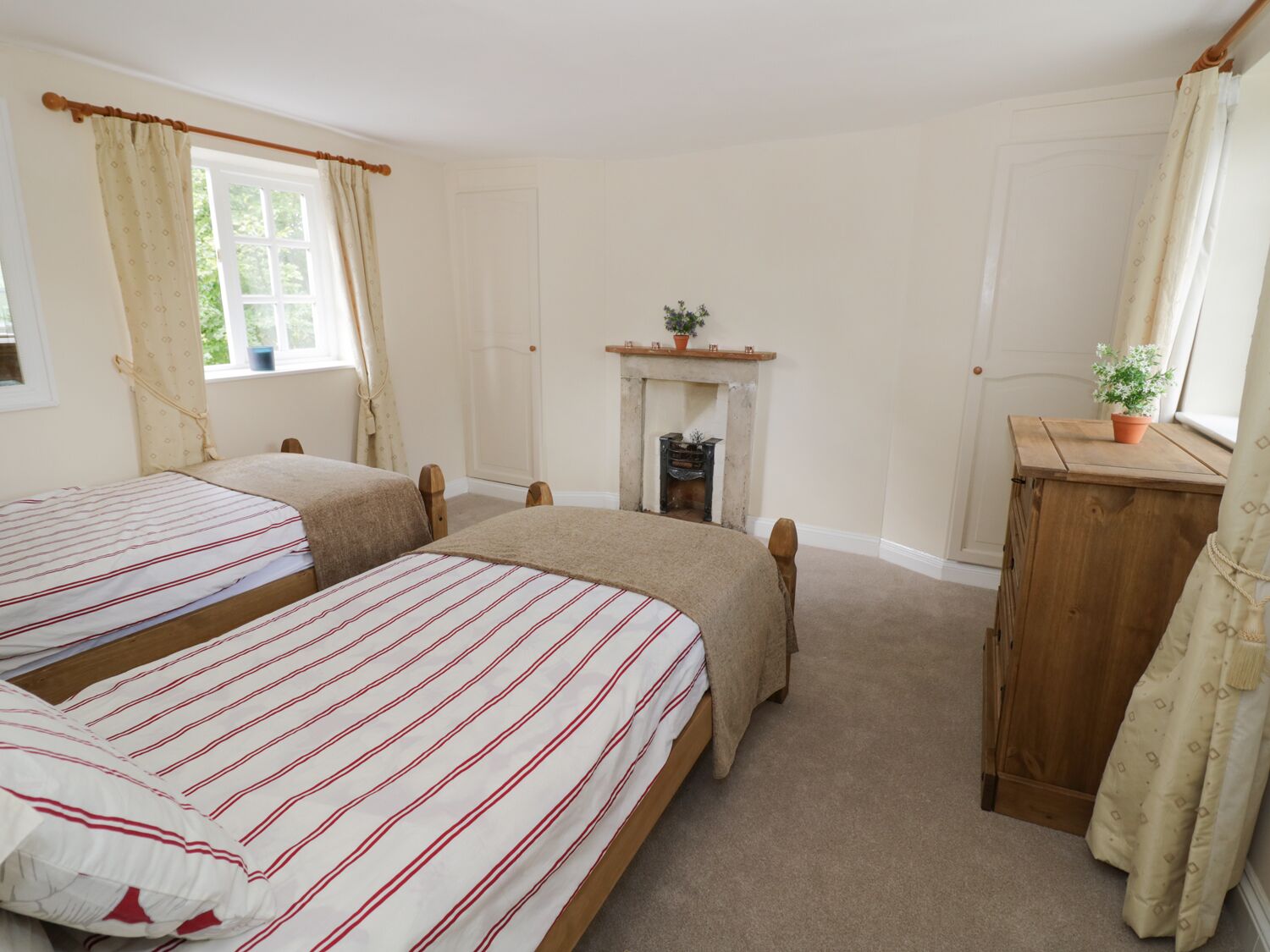 Cottage | 2 bedrooms, individually decorated, individually furnished, free WiFi