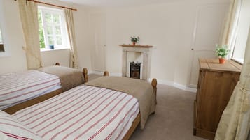 Cottage | 2 bedrooms, individually decorated, individually furnished, free WiFi