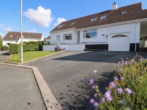 Cottage | Front of property - Bay View (Tyn-y-Gongl)