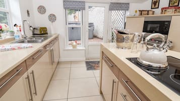 Cottage | Interior