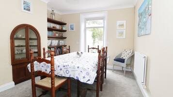 Cottage | Dining