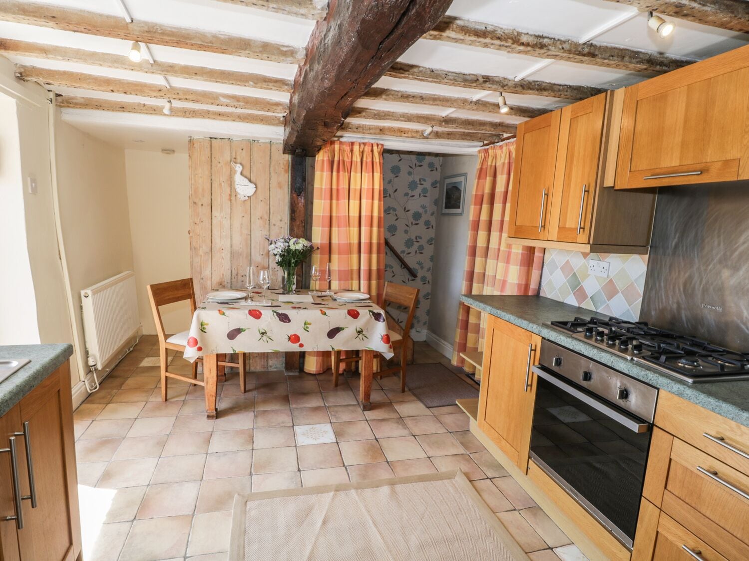 Cottage | Cucina privata | Frigorifero, microonde, piano cottura, pentole/stoviglie/utensili