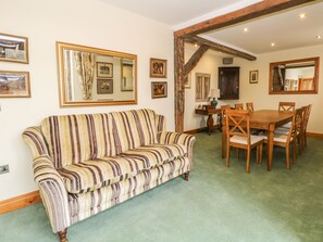 Cottage | Living area