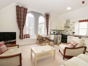 Cottage | Living room | TV - Watergate (Perth)