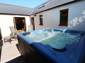 Cottage | Spa - Stable Cottage (Clynderwen)