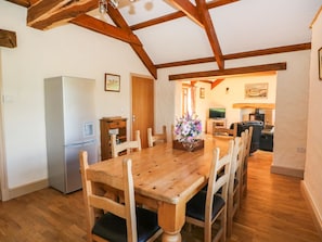 Cottage | Private kitchen | Microwave, stovetop, electric kettle, toaster