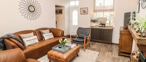 Cottage | Living room | TV