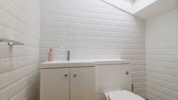 Casa de campo | Baño | Ducha y secador de pelo