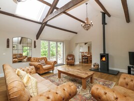 Cottage | Living area | TV