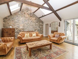 Cottage | Living area | TV