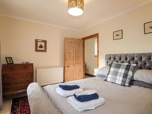 Cottage | 2 bedrooms, individually decorated, individually furnished, free WiFi - Milltown House (Turriff)