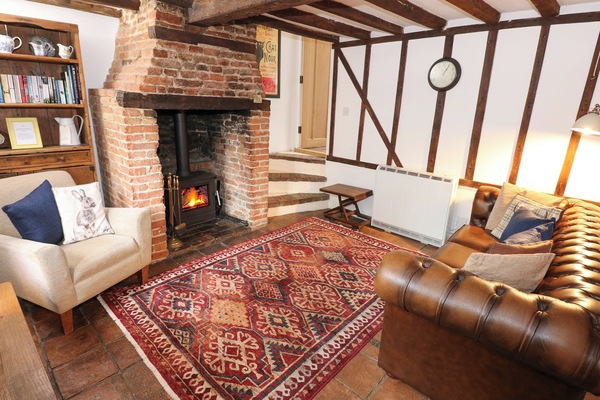 Cottage | Living area | Fireplace