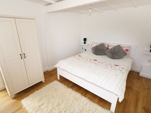 1 habitación, decoración personalizada y muebles diferentes 