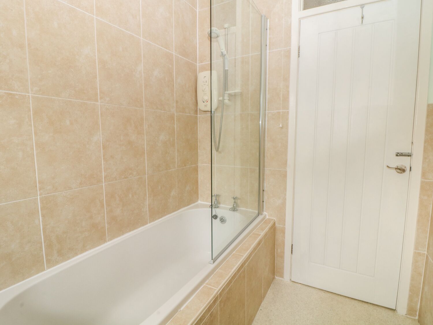 平房 | 浴室 | 淋浴設備、吹風機