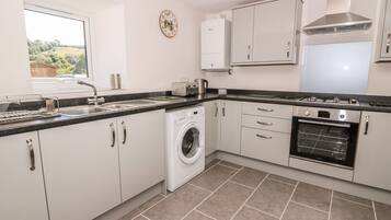 Cottage | Dapur peribadi | Ketuhar gelombang mikro, dapur, kerusi tinggi