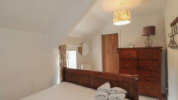 4 bedrooms, WiFi (free), individually decorated, individually furnished