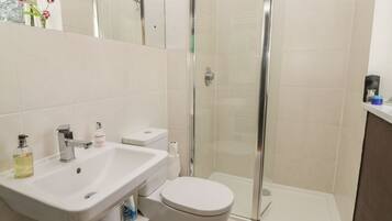 Cottage | Bilik Mandi | Pancuran mandi
