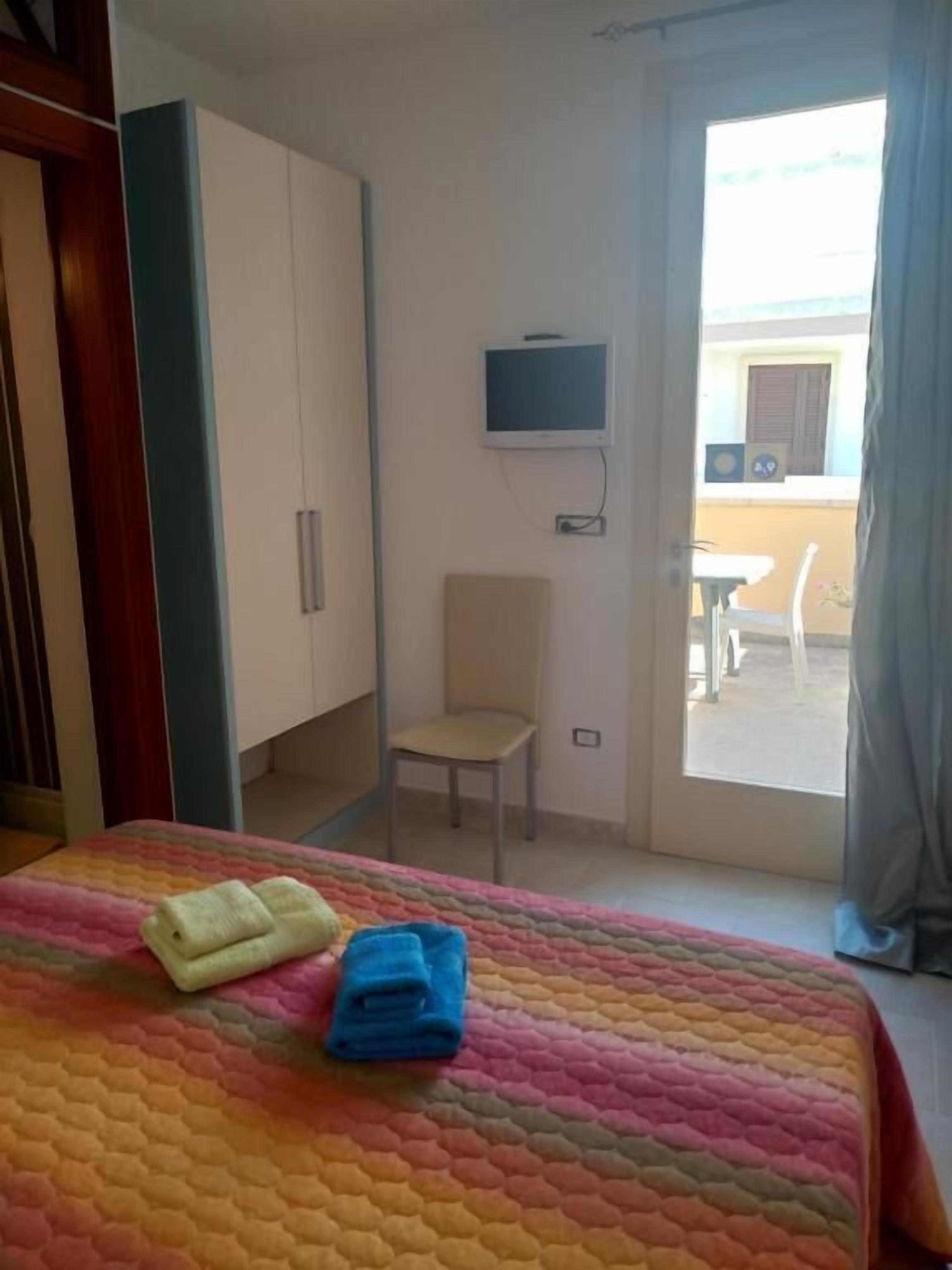 Ropa de cama de alta calidad, cortinas blackout y camas extra 