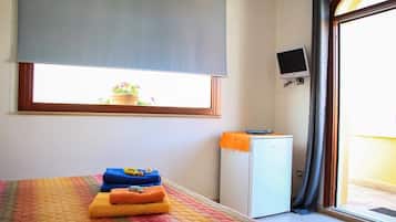 Habitación Deluxe | Ropa de cama de alta calidad, cortinas blackout y camas extra