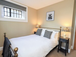 Cottage | 2 bedrooms, individually decorated, individually furnished, free WiFi