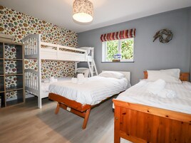 Cottage | 3 bedrooms, individually decorated, individually furnished, free WiFi